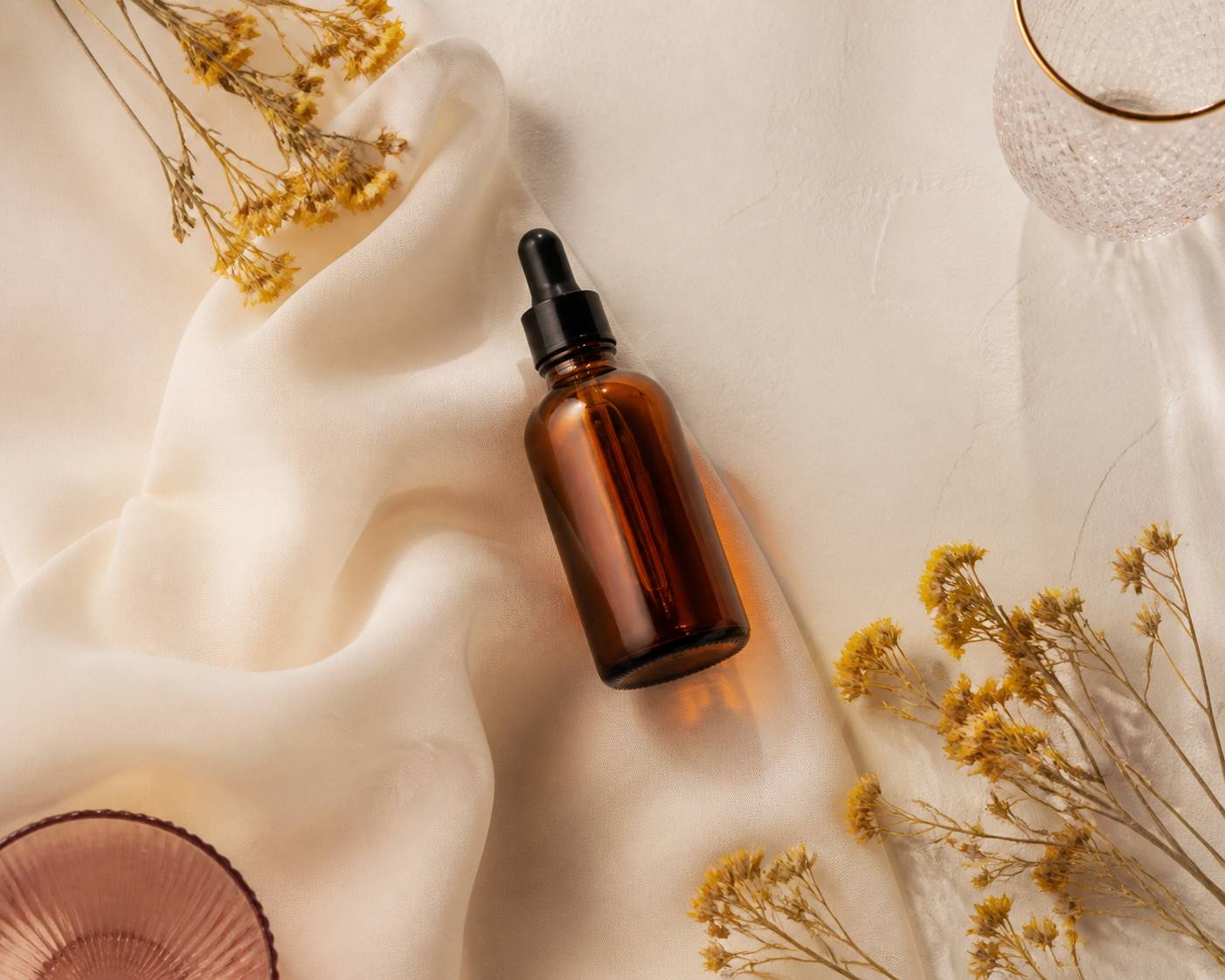 Les bienfaits de l’huile essentielle d’hélichryse pour la peau et la santé